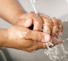 Мытье рук делает нелегкий выбор проще