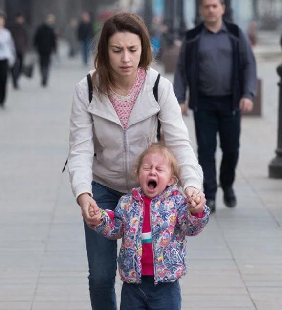 Как справляться с детскими истериками: советы психолога